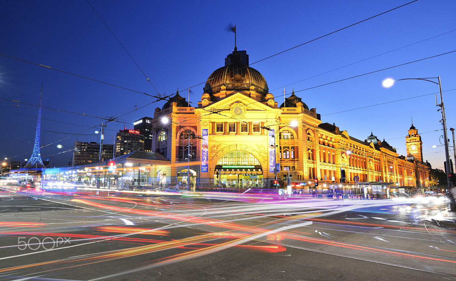 Nikon D600 + Tokina AT-X 17-35mm F4 Pro FX sample photo. Melbourne finders street station photography