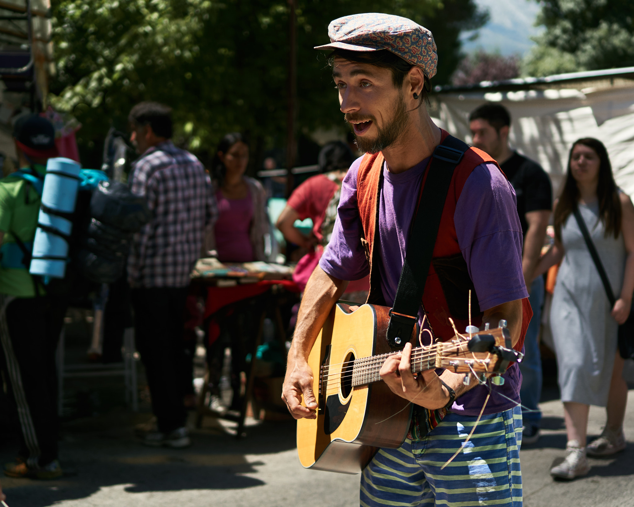 Sony a6000 sample photo. Street musician singing and playing guitar photography