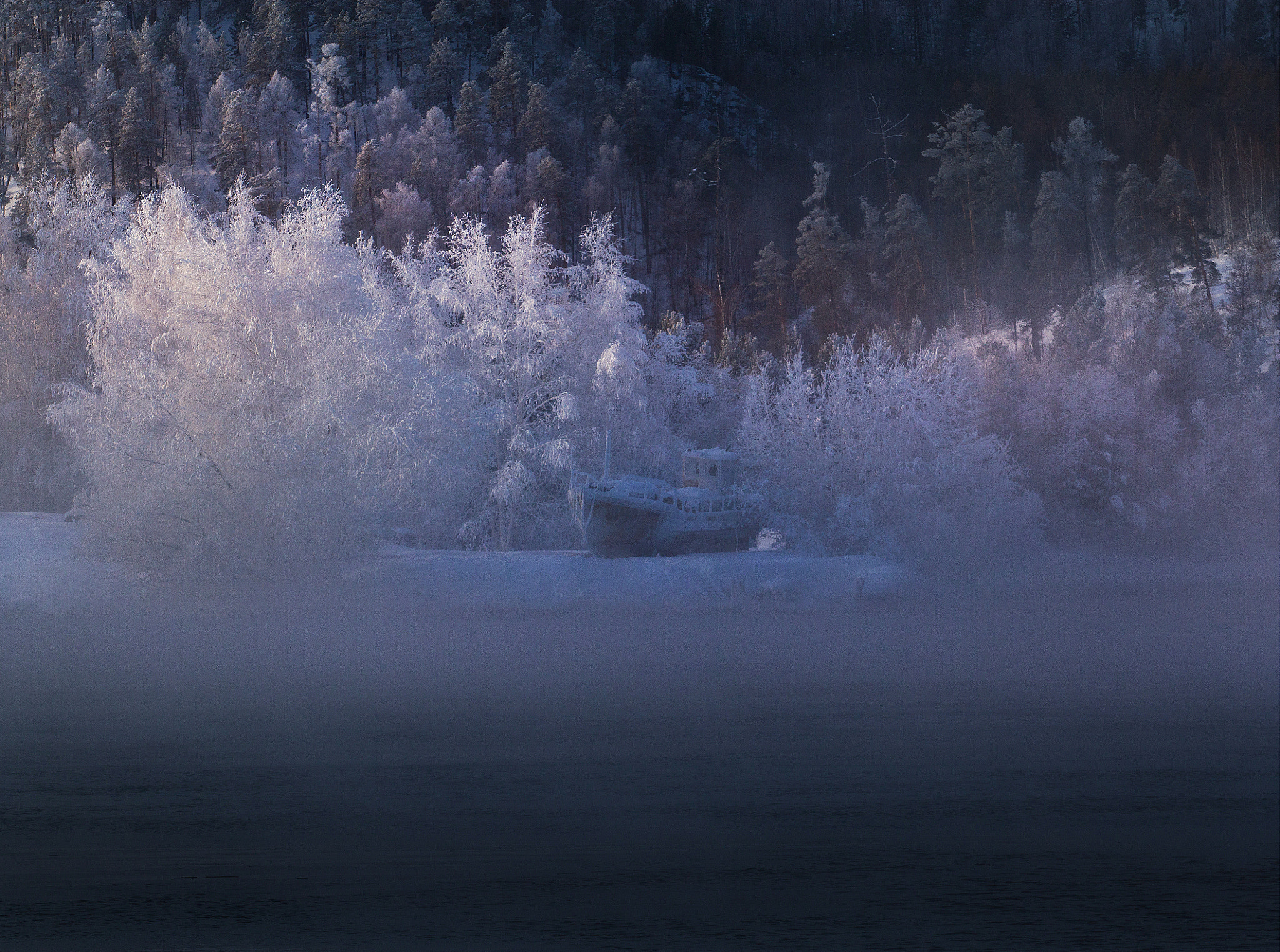 Canon EOS 500D (EOS Rebel T1i / EOS Kiss X3) + Canon EF 70-200mm F4L USM sample photo. Frosty morning in siberia photography