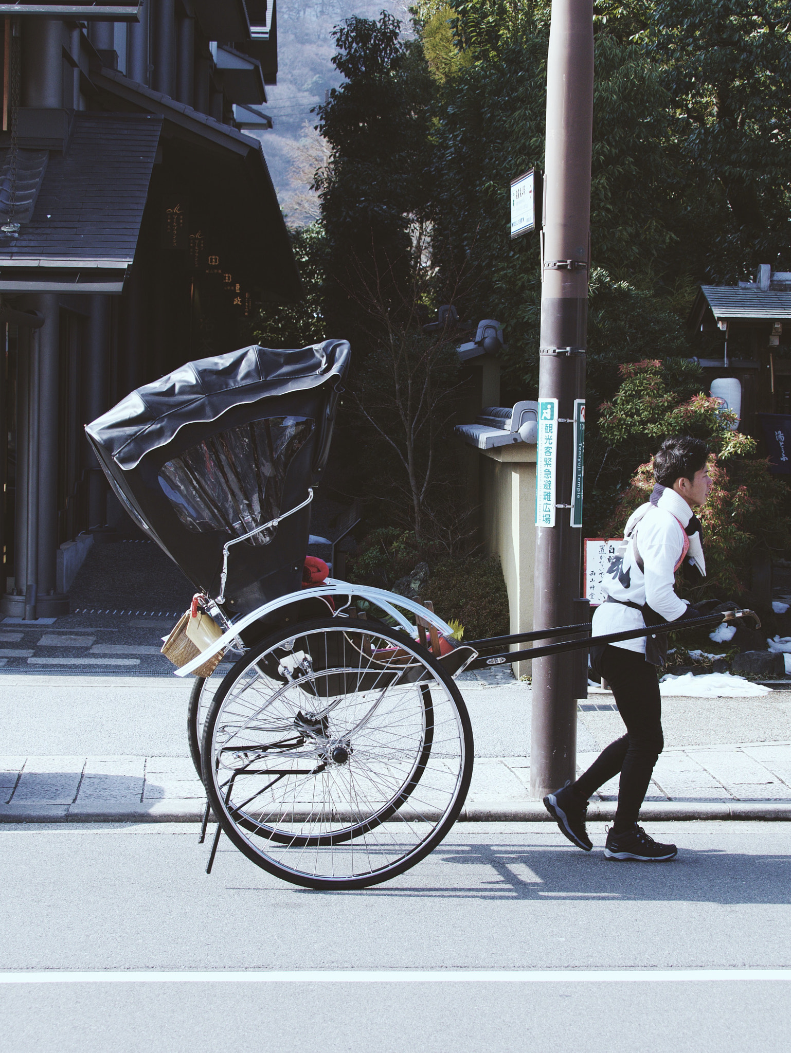 Olympus OM-D E-M5 + Olympus M.Zuiko Digital ED 40-150mm F2.8 Pro sample photo. Rickshaw guy, arashiyama, kyoto, japan photography