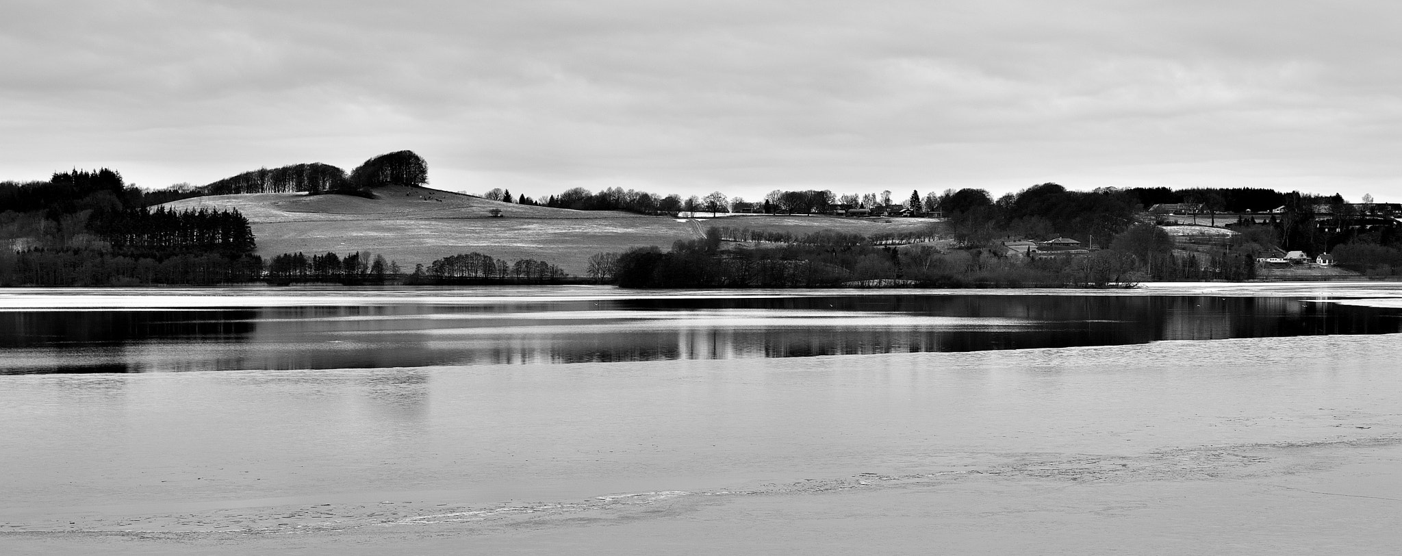 Nikon AF-S DX Micro Nikkor 40mm F2.8 sample photo. Ice on the lake 3 photography