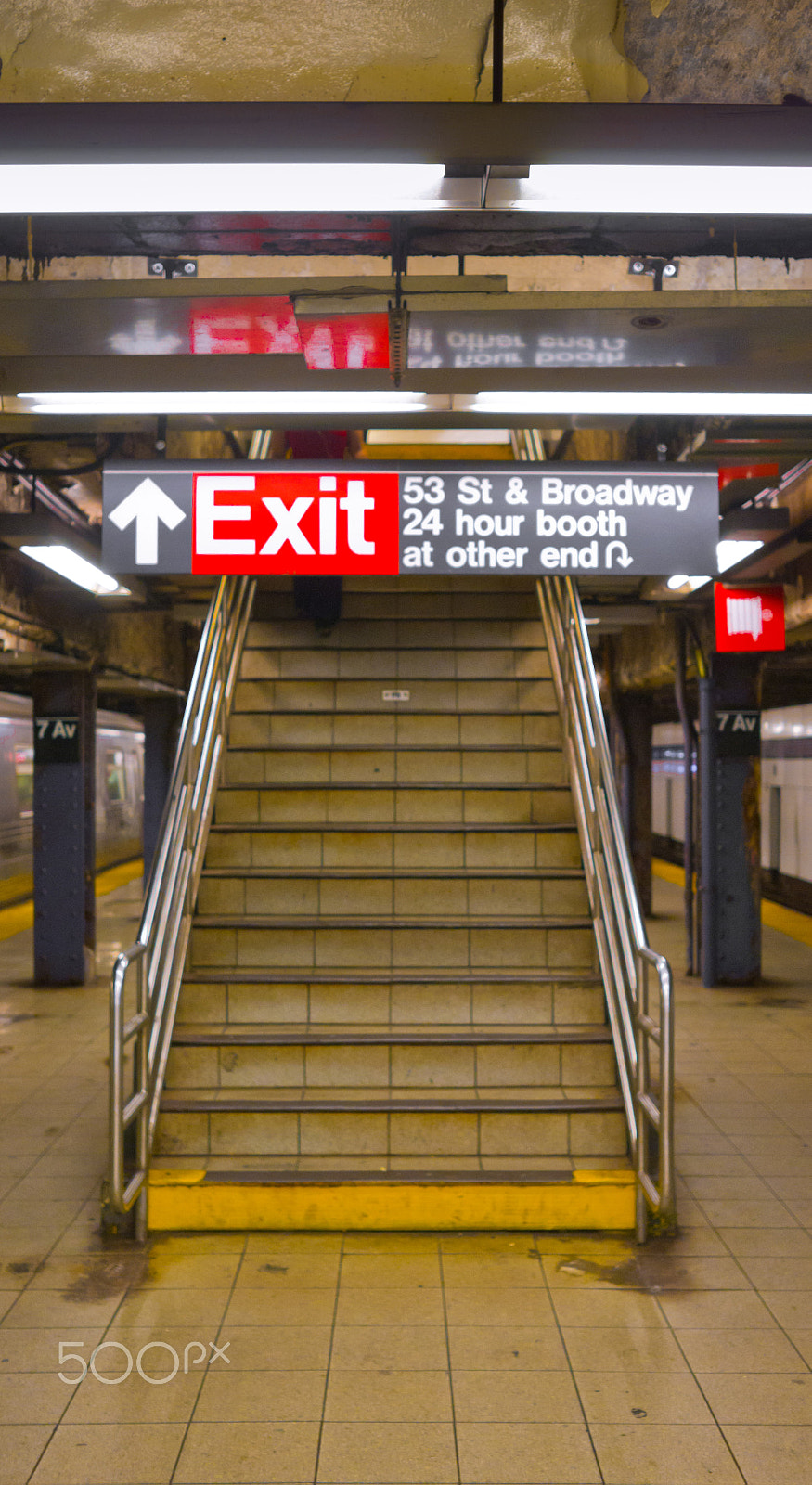 Leica X1 sample photo. New york empty subway ph leonardo cestari photography