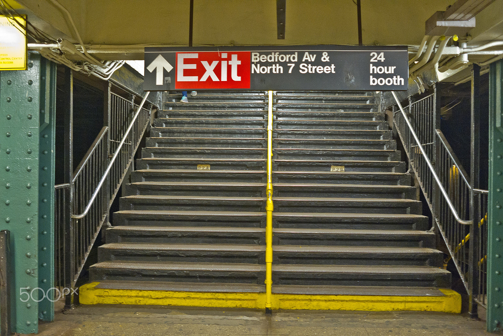 Leica X1 sample photo. New york empty subway ph leonardo cestari photography