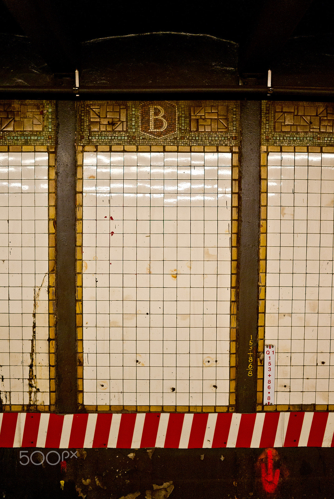 Leica X1 sample photo. New york empty subway ph leonardo cestari photography