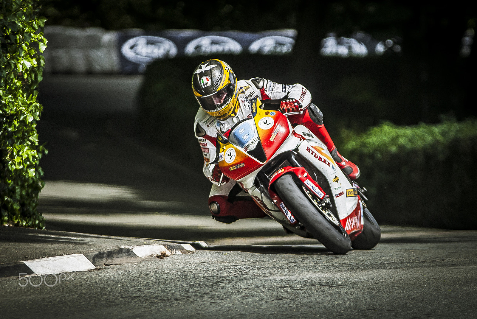 Nikon D200 + Sigma 70-200mm F2.8 EX DG OS HSM sample photo. Guy martin tt 2009 photography