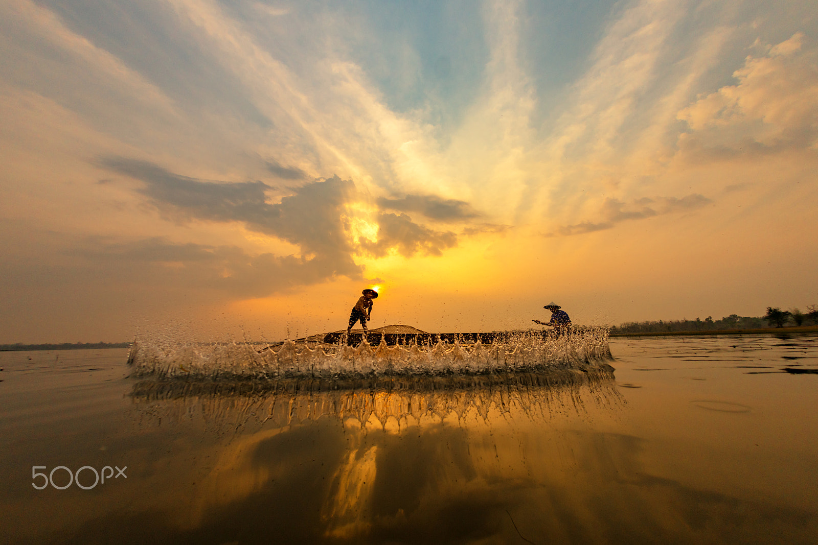 15mm F2.8 sample photo. Action fishing photography