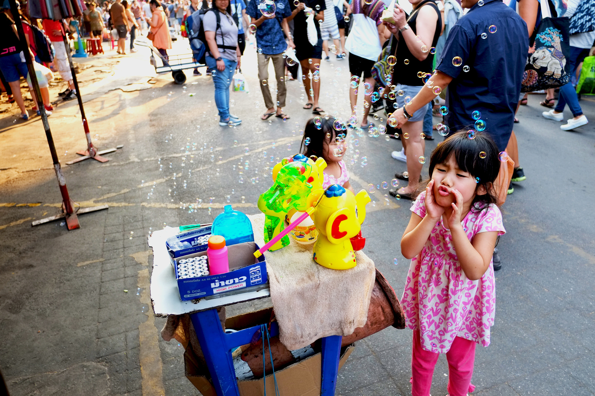 Fujifilm X-E1 + Fujifilm XF 18mm F2 R sample photo. Bangkok streets photography