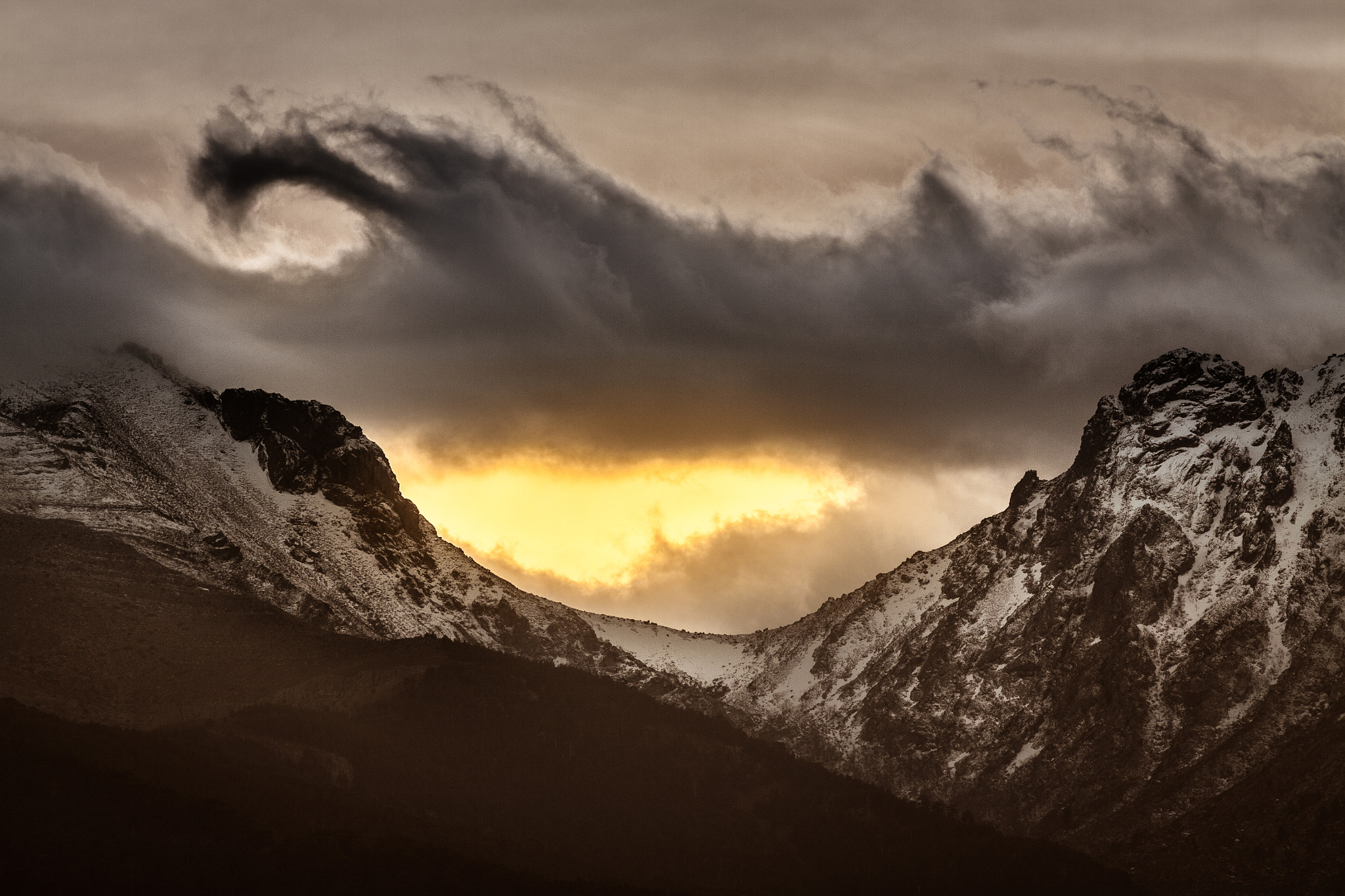Canon EF 300mm F4L IS USM sample photo. Coucher de soleil dans le col d'asinau photography