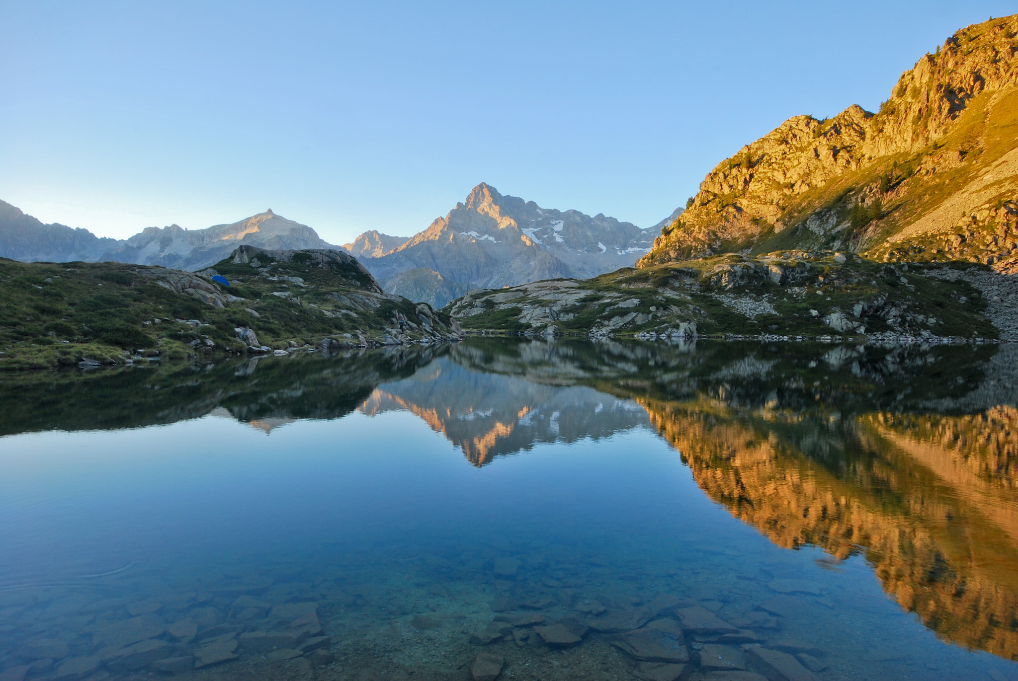 Sigma 10-20mm F4-5.6 EX DC HSM sample photo. Ecrins photography