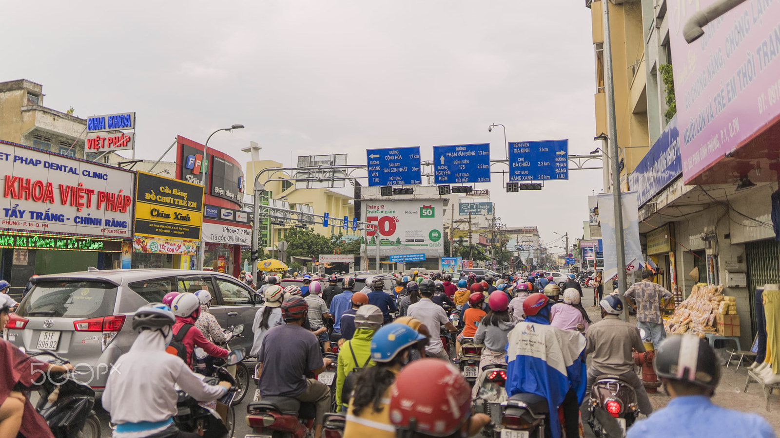 Sony a7 II sample photo. Traffic jam photography