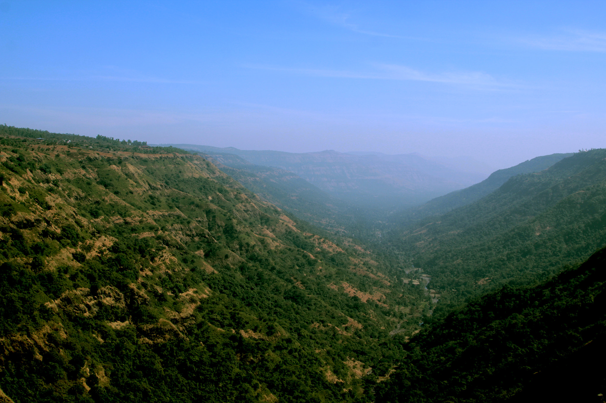 Canon EF 28-105mm f/3.5-4.5 USM sample photo. Valley photography