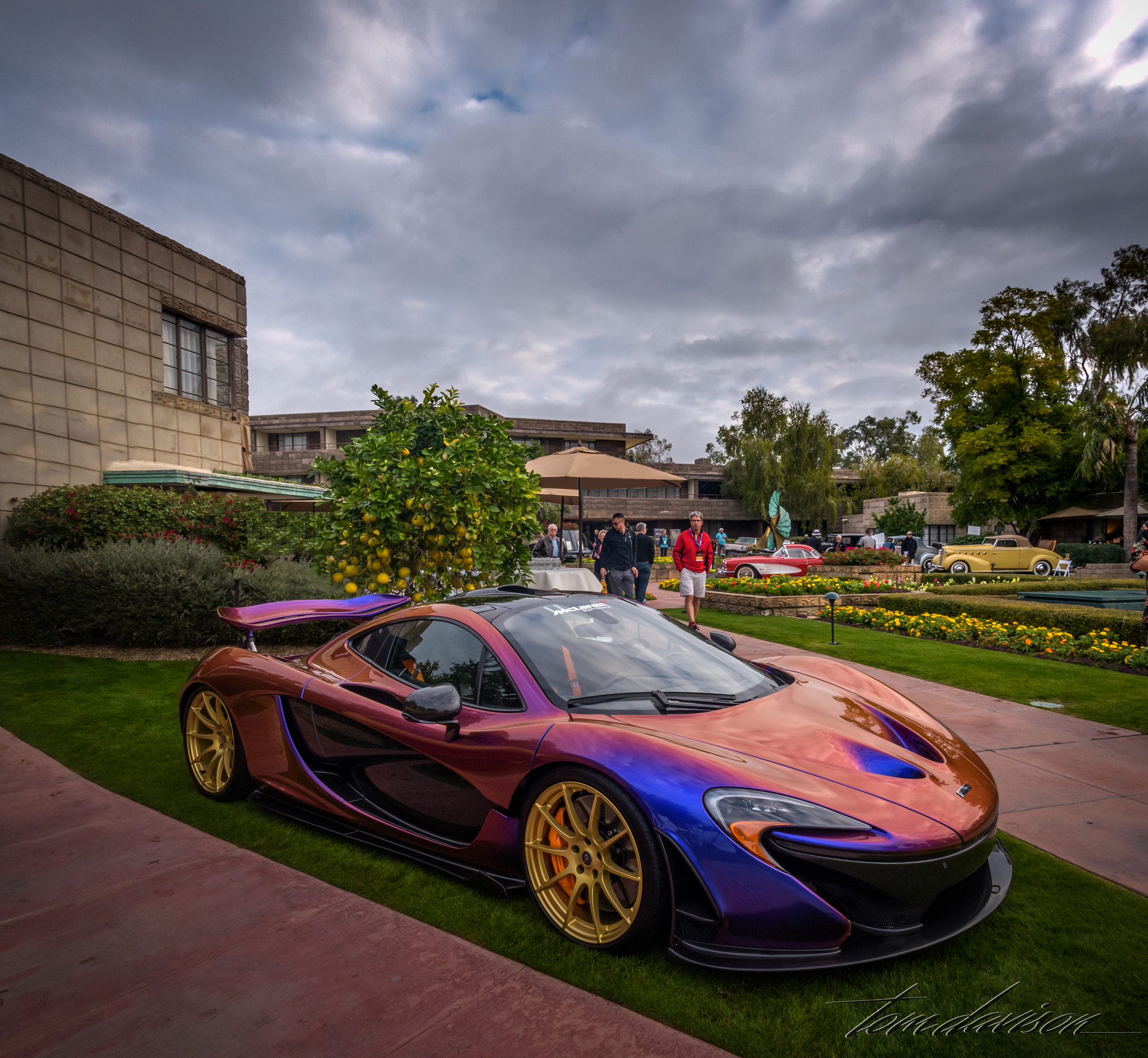 Sigma 15mm F2.8 EX DG Diagonal Fisheye sample photo. Brightly colored ride photography