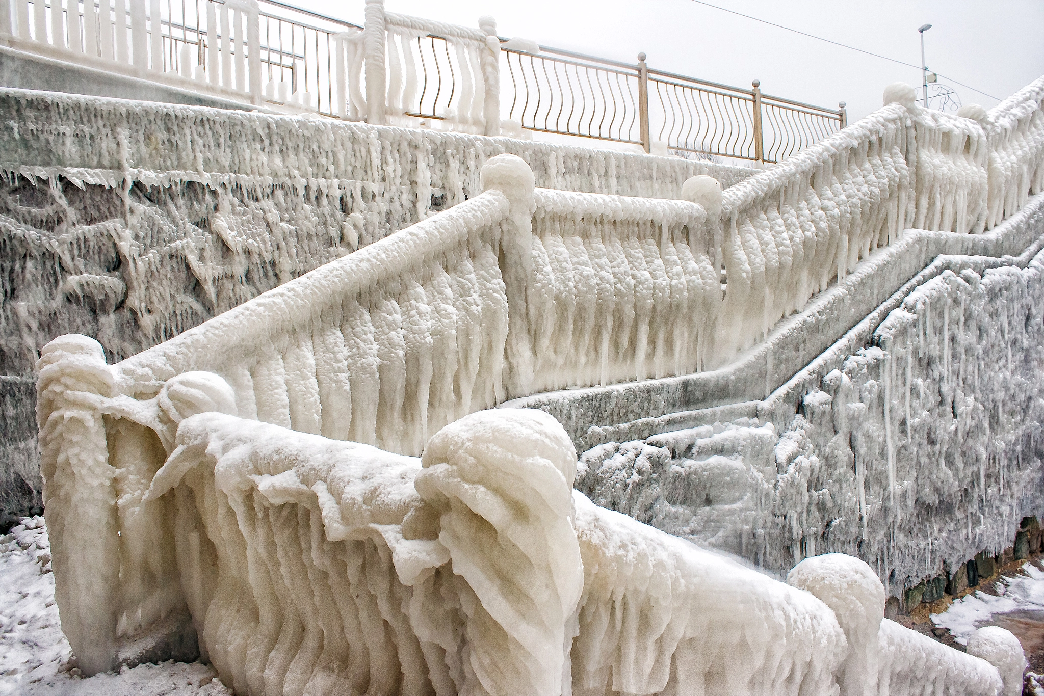 Canon EOS 400D (EOS Digital Rebel XTi / EOS Kiss Digital X) sample photo. Ice covered staircase on the beach photography