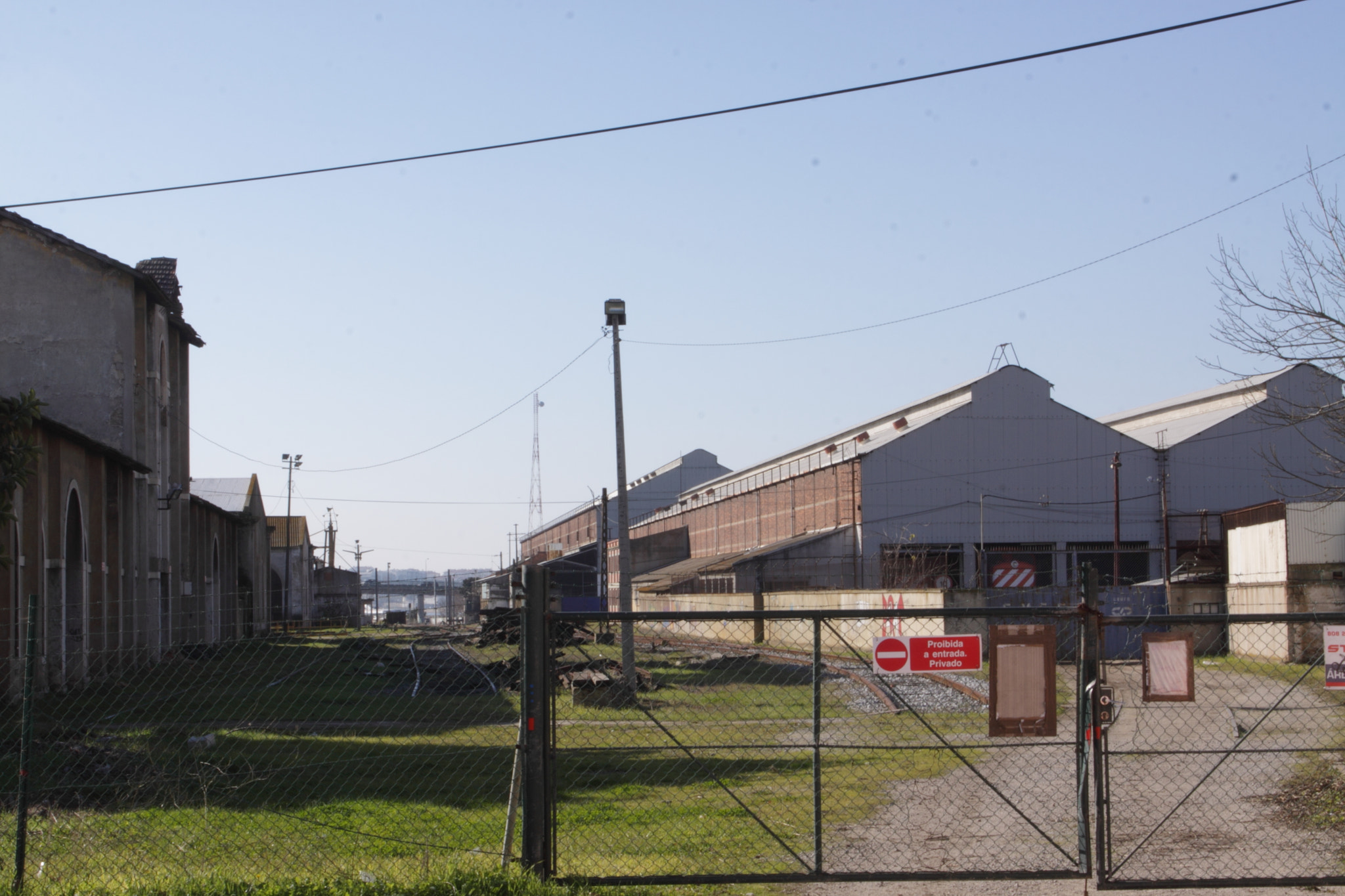 Canon EF-S 18-55mm F3.5-5.6 IS sample photo. Old train maintenance house photography