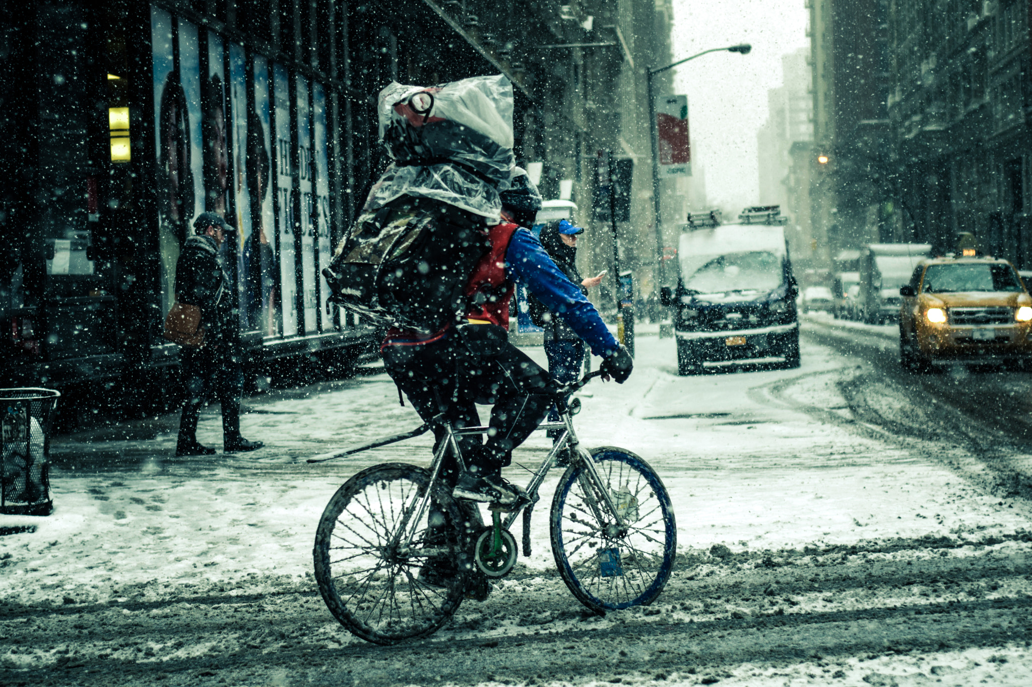 Nikon D5300 + Nikon AF Nikkor 50mm F1.8D sample photo. Showering snow photography