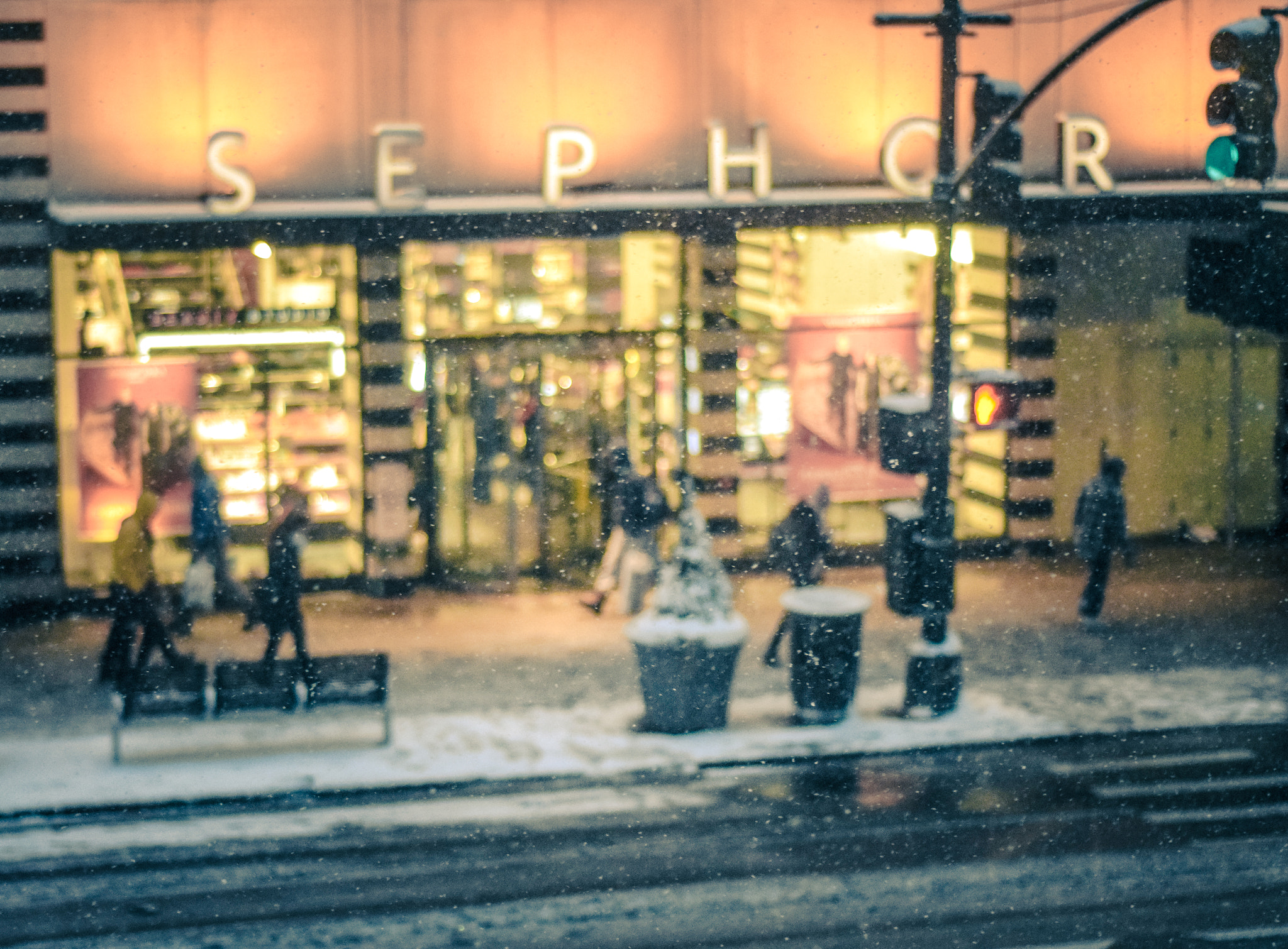 Nikon D5300 + Nikon AF Nikkor 50mm F1.8D sample photo. Showering snow photography