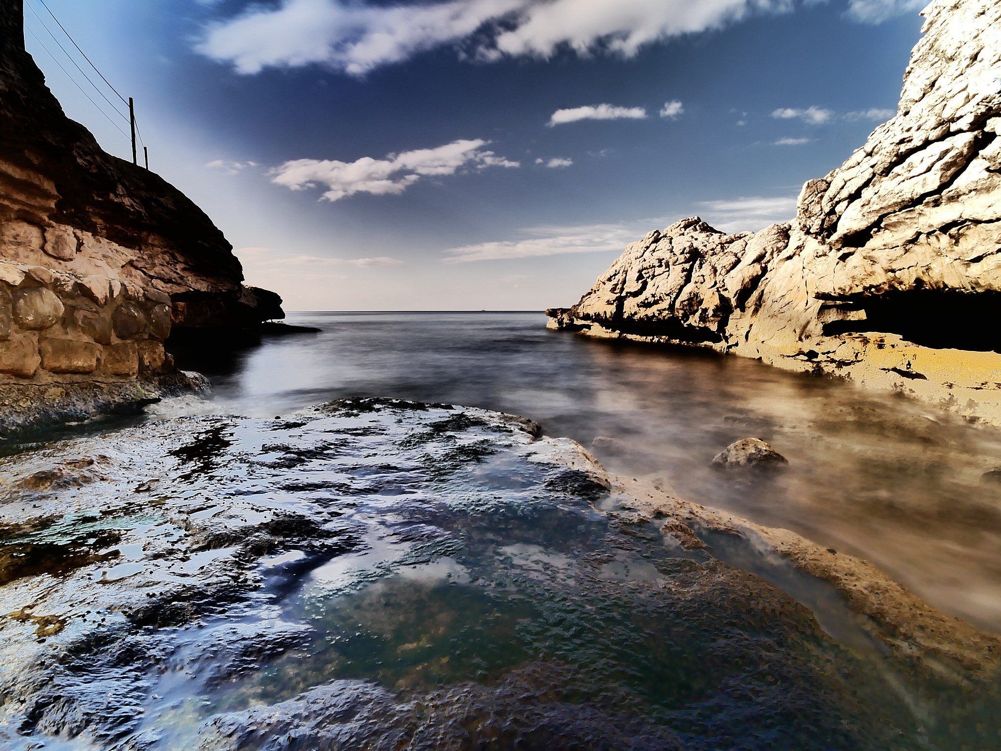 Panasonic Lumix DMC-GX85 (Lumix DMC-GX80 / Lumix DMC-GX7 Mark II) + OLYMPUS M.9-18mm F4.0-5.6 sample photo. Petit passage dans les calanques photography