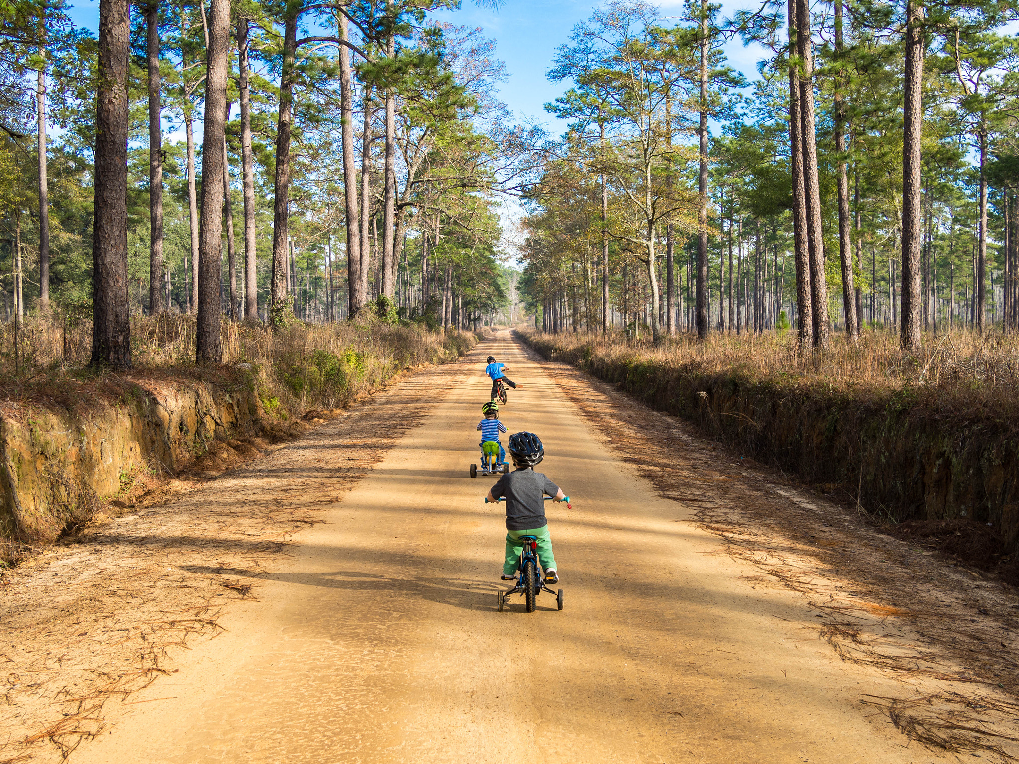 Olympus PEN E-P5 + LUMIX G 20/F1.7 II sample photo. The perfect bike path for kids... photography