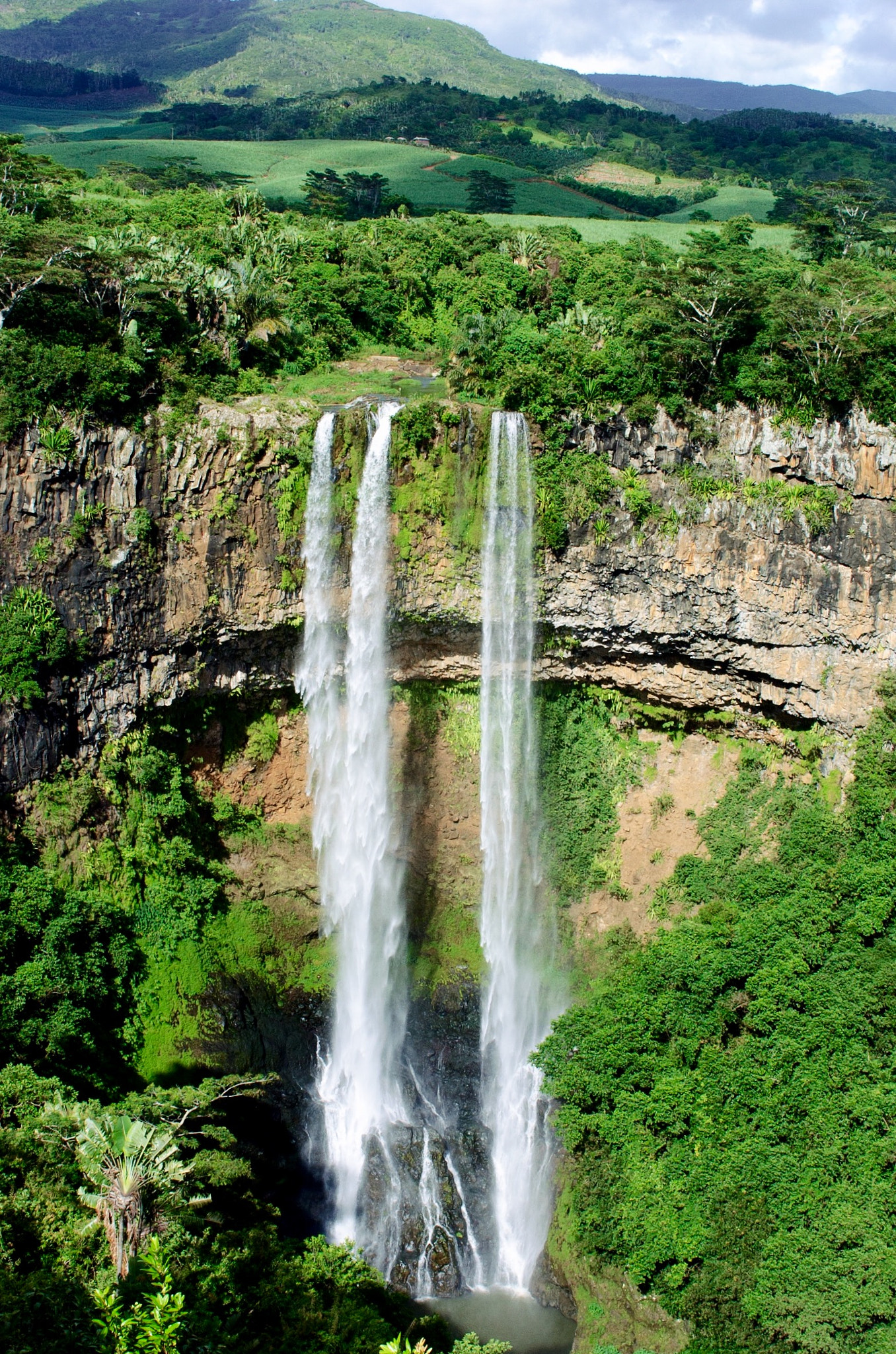 Nikon D2H sample photo. Waterfall - mauritius photography