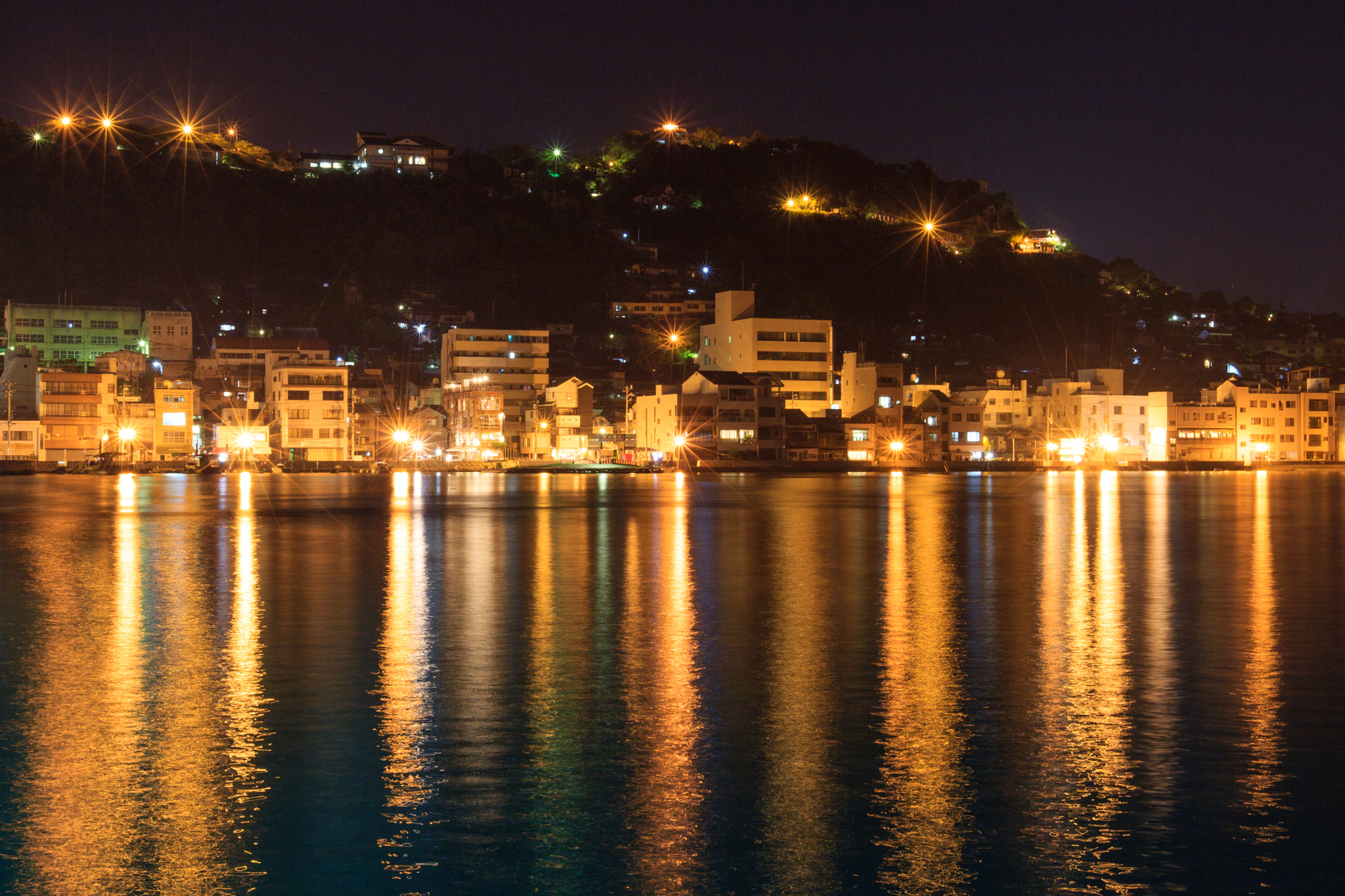 Canon EOS 600D (Rebel EOS T3i / EOS Kiss X5) + Canon EF 16-35mm F2.8L II USM sample photo. Onomichi by night photography