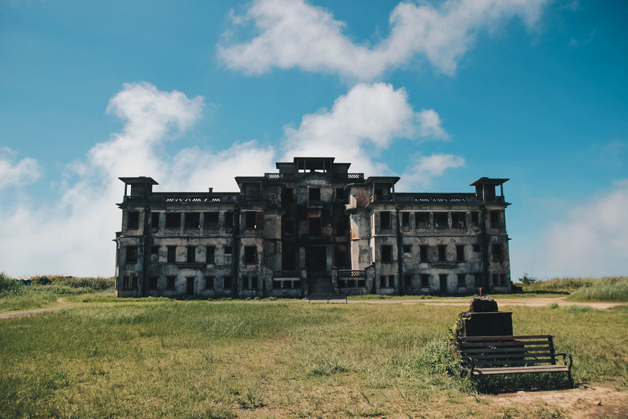 Canon EOS 600D (Rebel EOS T3i / EOS Kiss X5) + Tamron SP AF 17-50mm F2.8 XR Di II VC LD Aspherical (IF) sample photo. Abandoned mansion on bokor photography