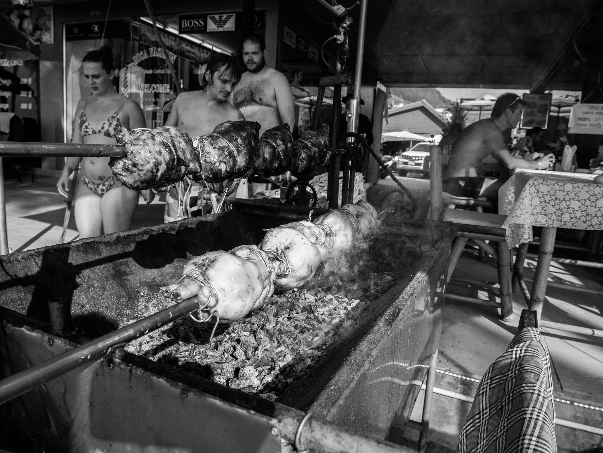 Panasonic Lumix DMC-G85 (Lumix DMC-G80) sample photo. Brochette de touristes - thailand photography