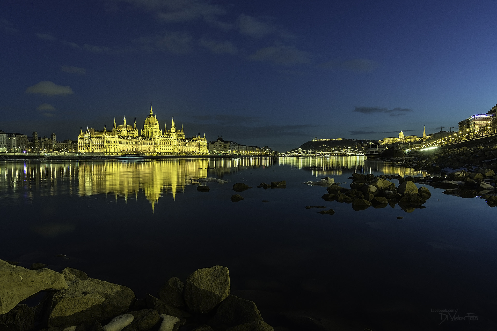 Tokina AT-X Pro 11-16mm F2.8 DX sample photo. Parlament/winter photography