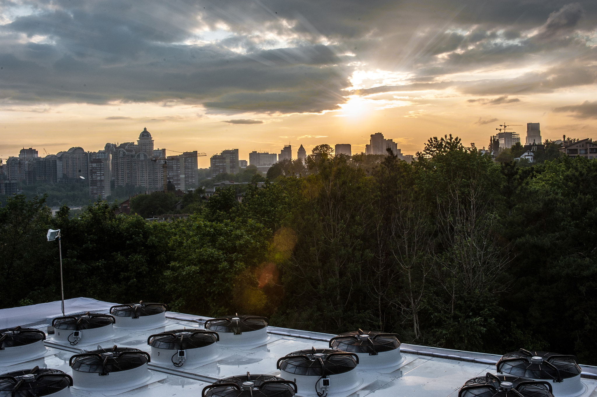 Nikon D700 + AF Zoom-Nikkor 35-70mm f/2.8D sample photo. Sunset in kiev photography