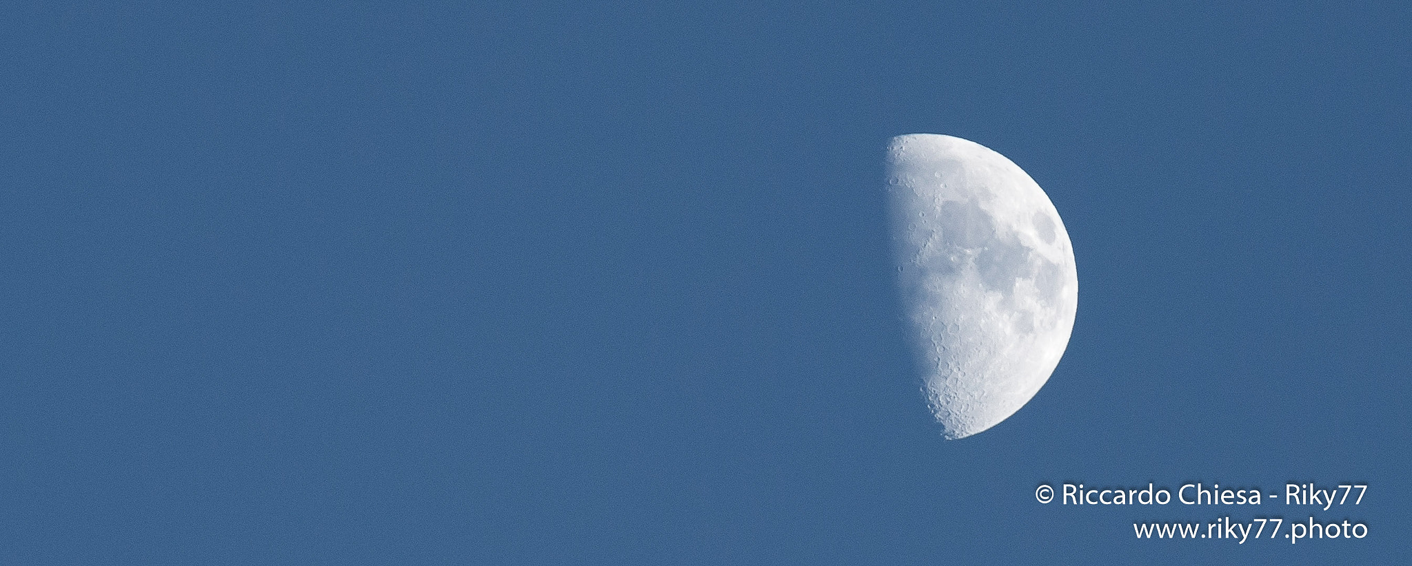 Tamron SP AF 70-200mm F2.8 Di LD (IF) MACRO sample photo. Half moon photography