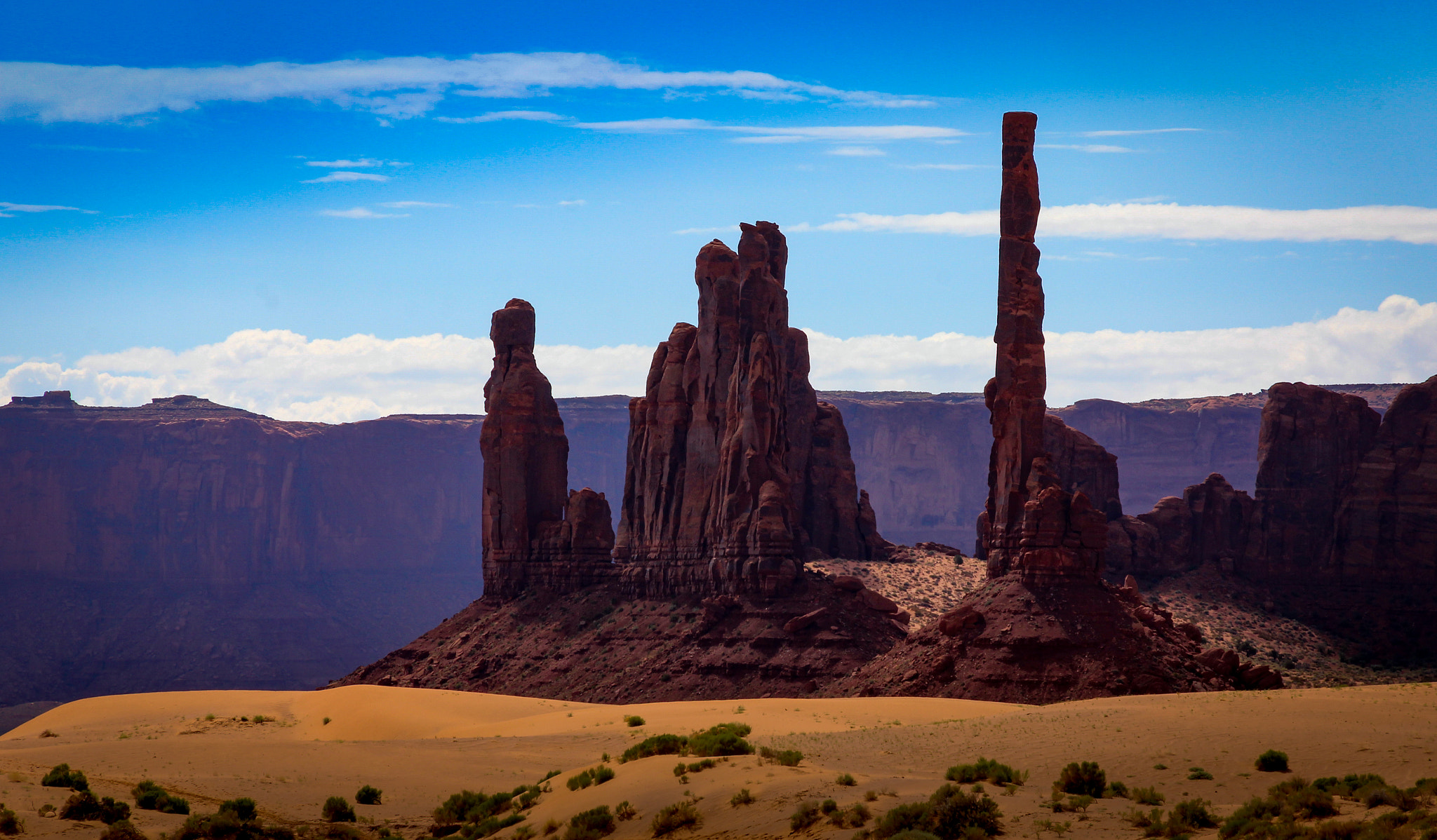 Canon EOS 550D (EOS Rebel T2i / EOS Kiss X4) + Sigma 18-200mm f/3.5-6.3 DC OS sample photo. Monument valley photography