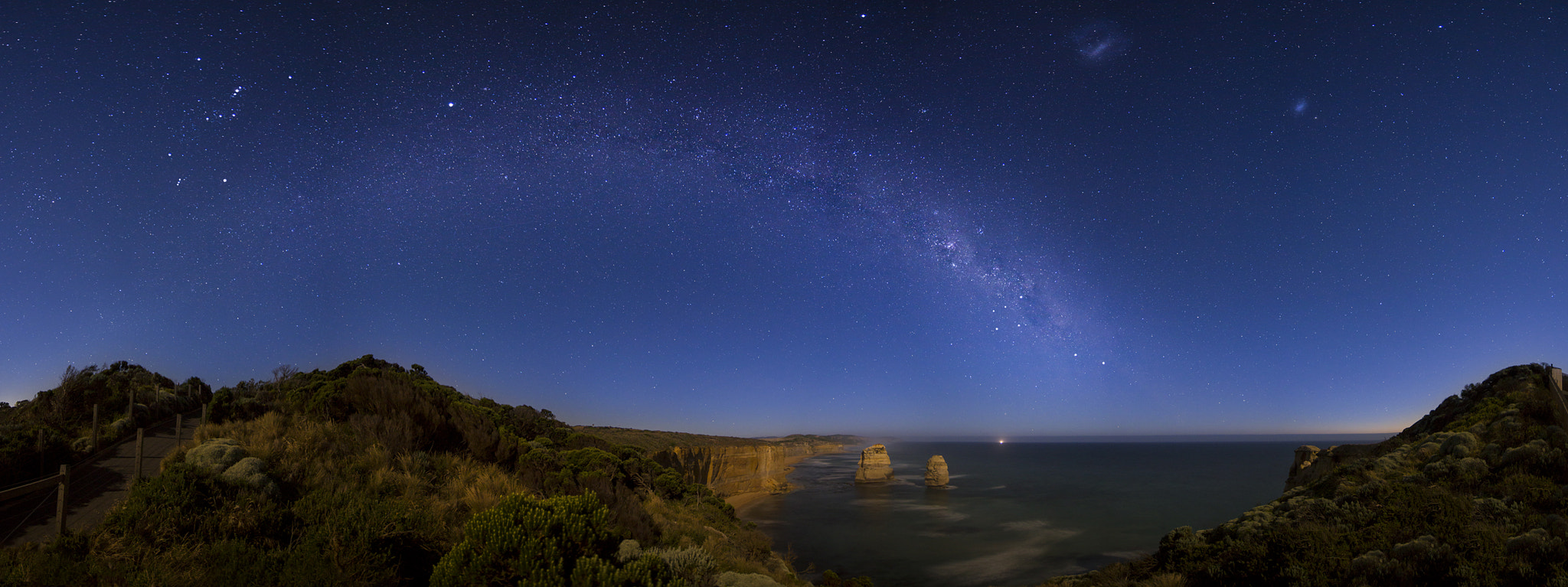 Tokina AT-X Pro 12-24mm F4 (IF) DX sample photo. Southern cross over twelve apostles photography