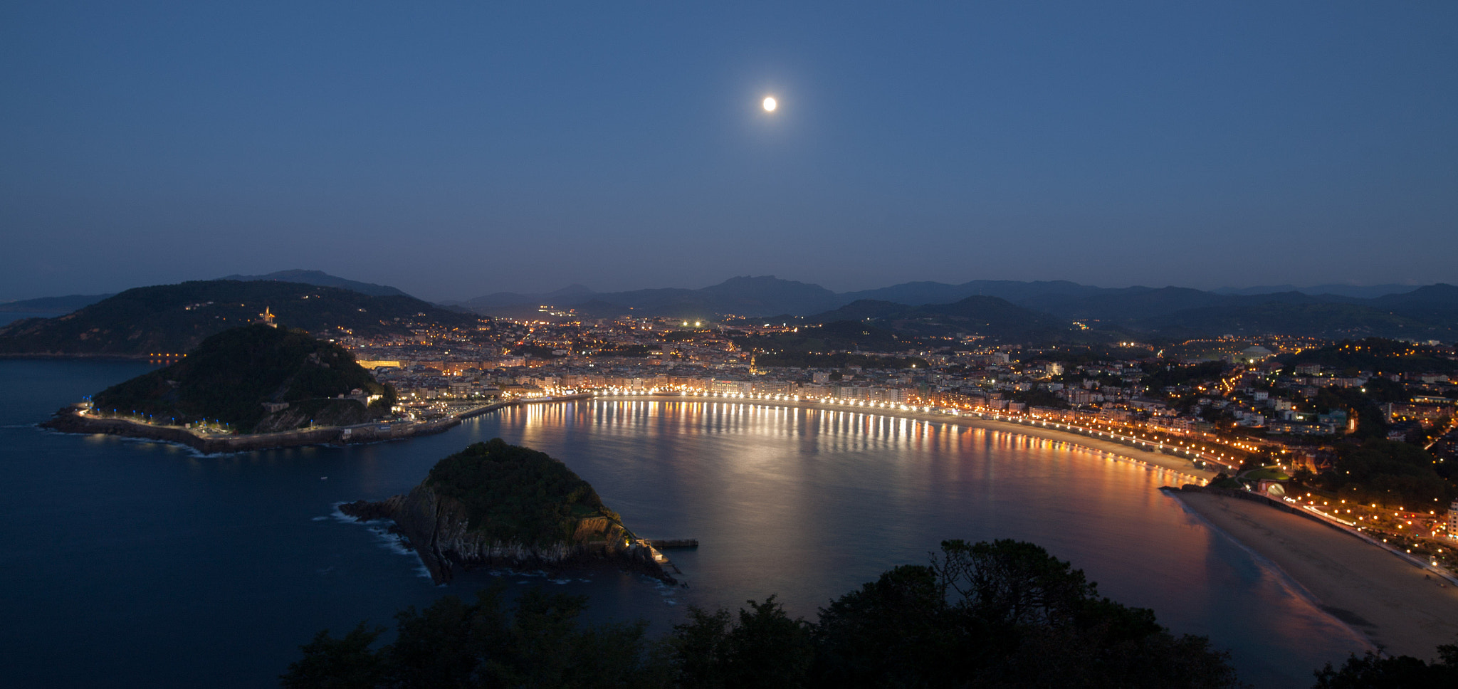 Sigma 24mm F1.4 DG HSM Art sample photo. San sebastinan de noche photography