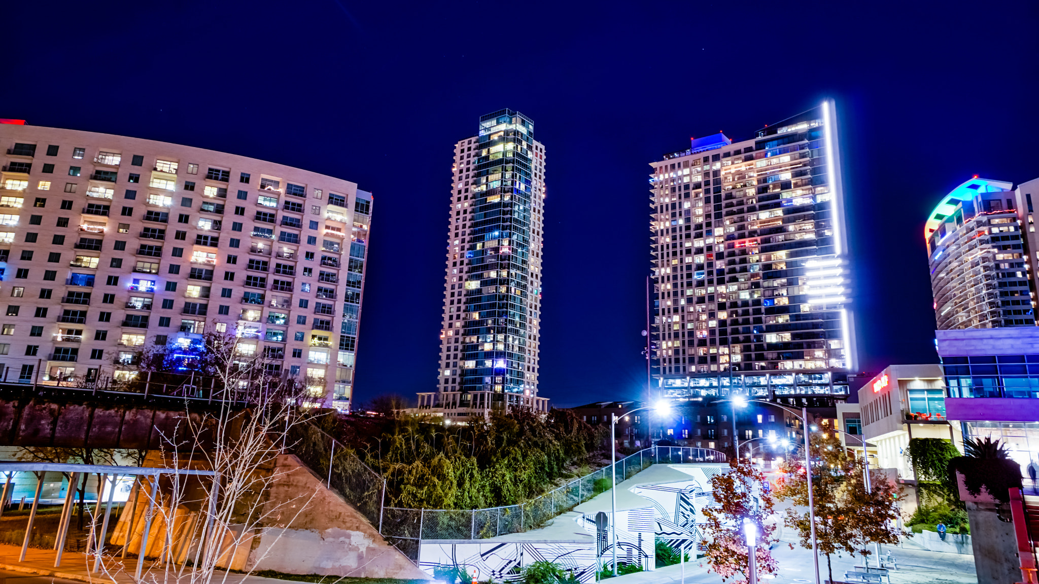 Sony a6500 + Sony E 10-18mm F4 OSS sample photo. Austin nights photography