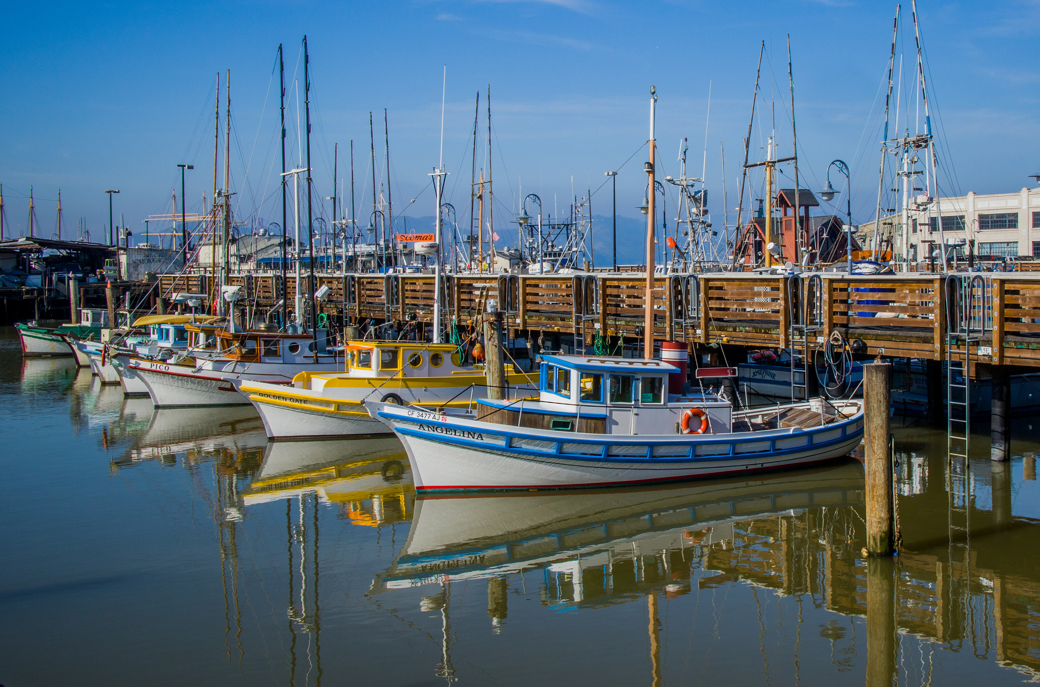 Canon EOS M5 + Canon EF-M 22mm F2 STM sample photo. Fisherman's wharf photography