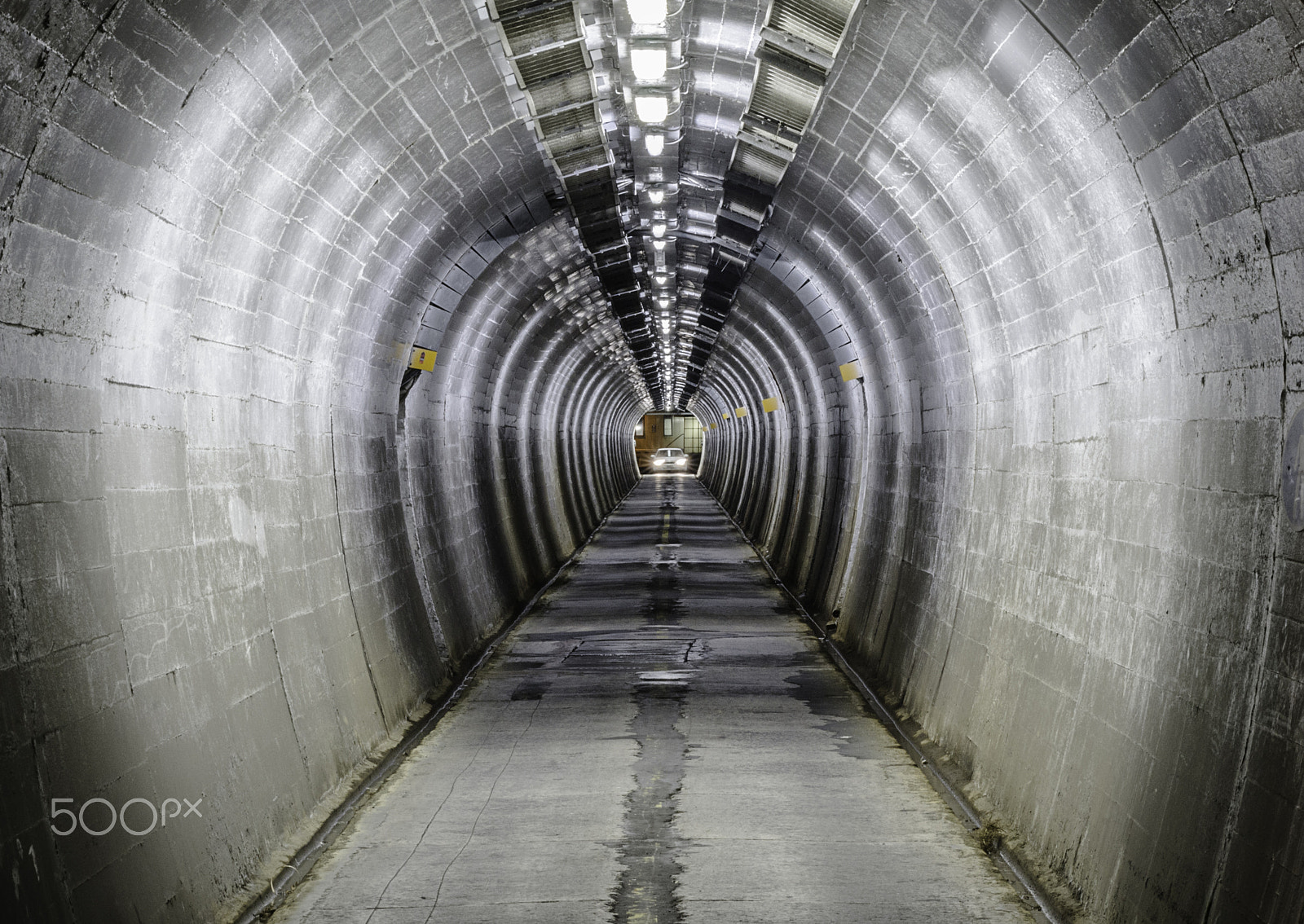 Nikon AF-Nikkor 80-200mm F2.8D ED sample photo. Tunnel head photography