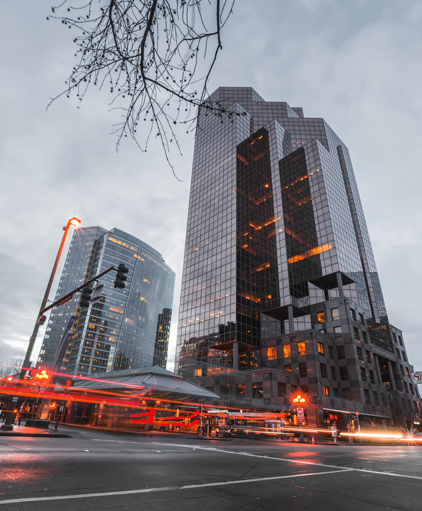 Nikon AF-S Nikkor 18-35mm F3.5-4.5G ED sample photo. Early morning rush in bellevue photography