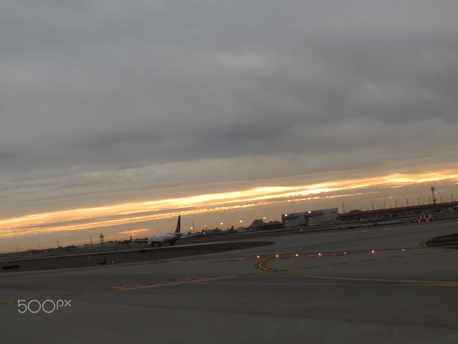 Canon PowerShot ELPH 530 HS (IXUS 510 HS / IXY 1) sample photo. Sunset on the runway photography