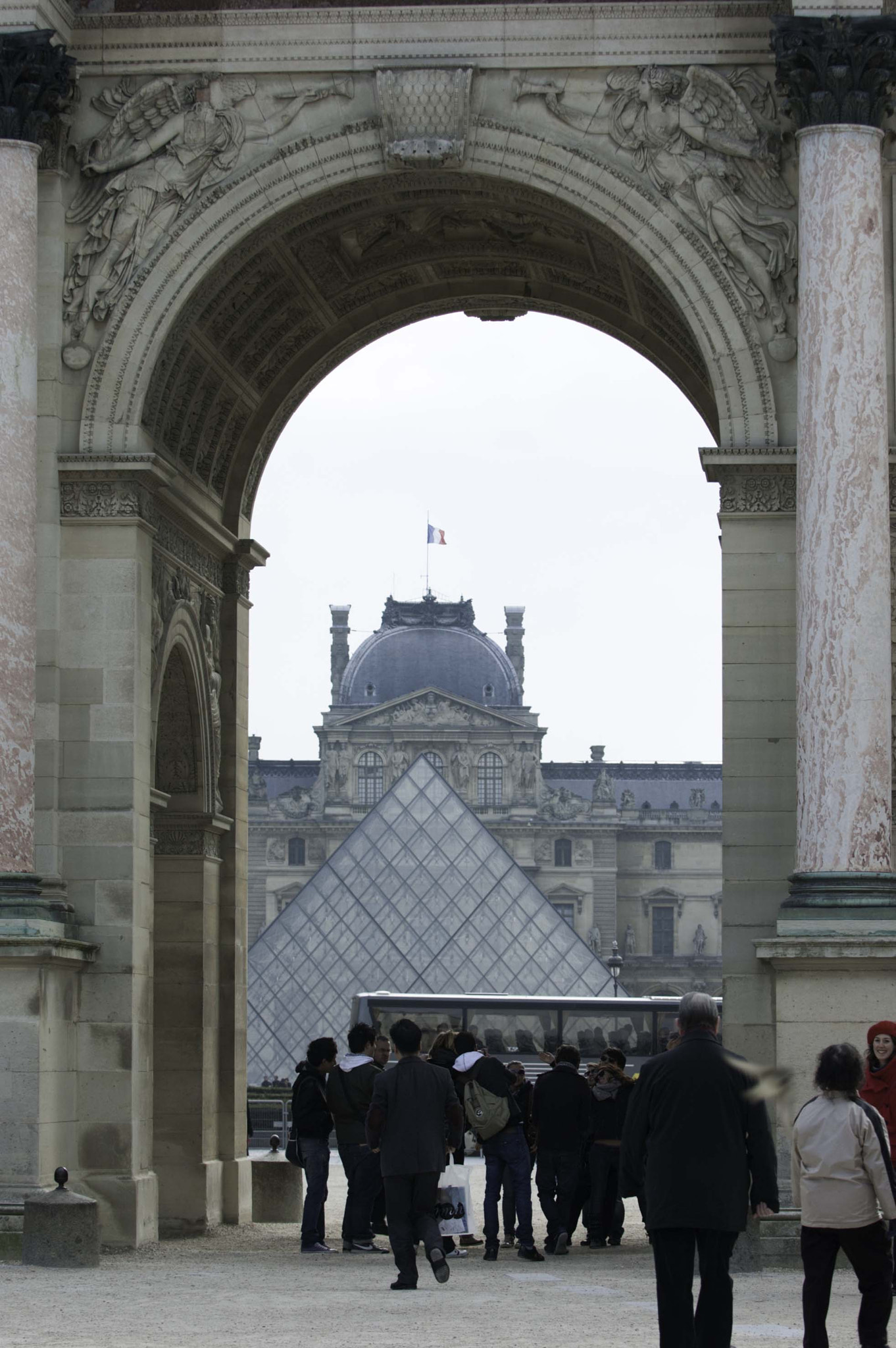 Nikon D70s sample photo. Louvre juxtaposition modern and the contemporary photography