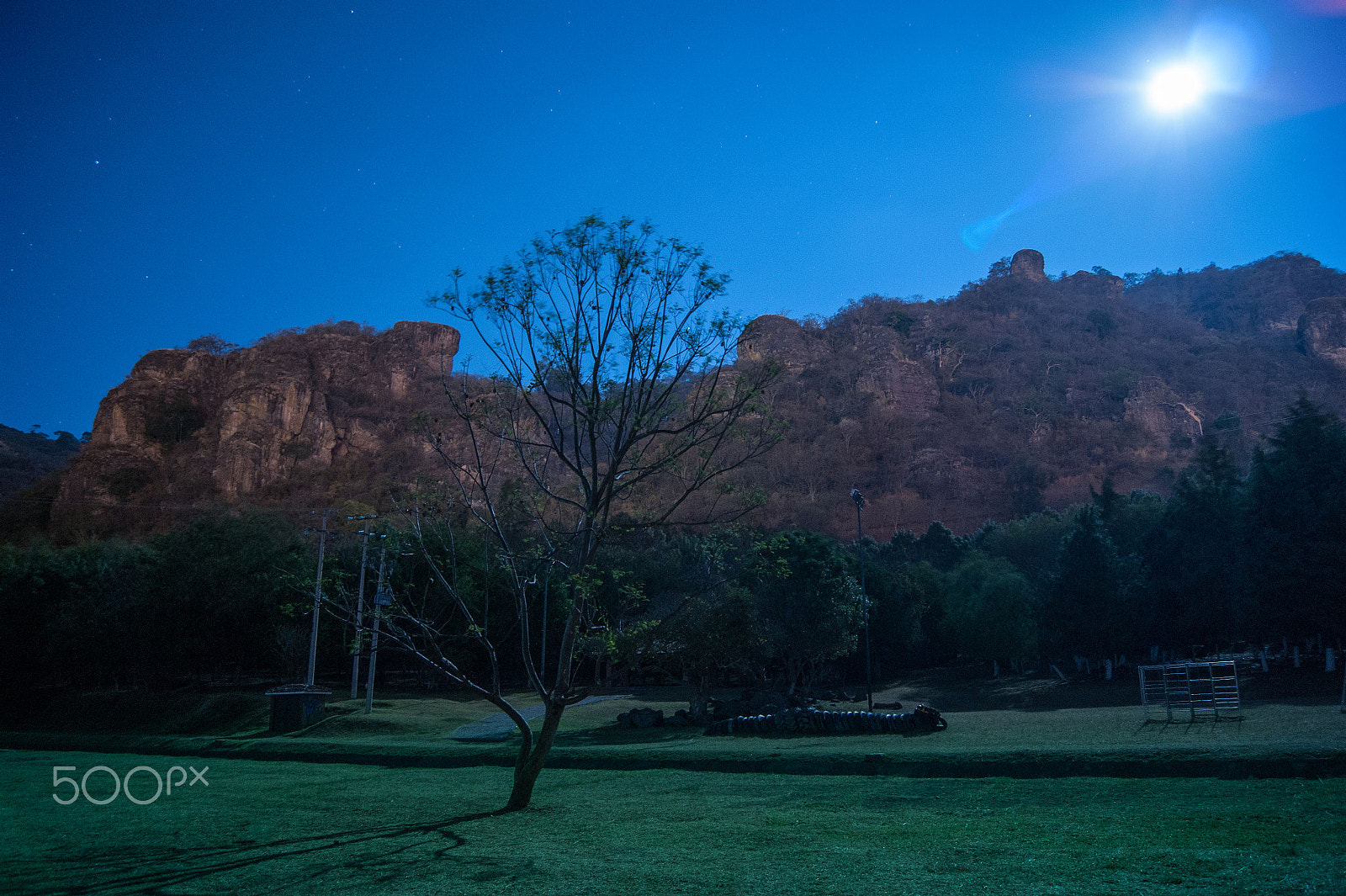 Sony Alpha DSLR-A380 + Sony DT 18-55mm F3.5-5.6 SAM sample photo. Las peñas by the night photography