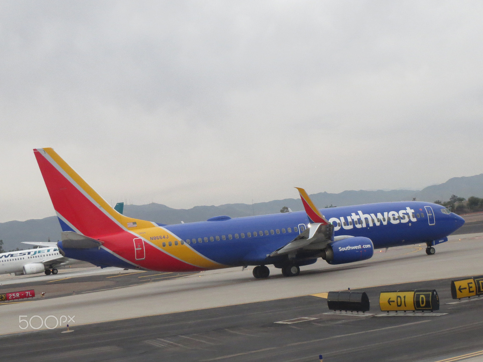 Canon PowerShot ELPH 530 HS (IXUS 510 HS / IXY 1) sample photo. Southwest airlines photography