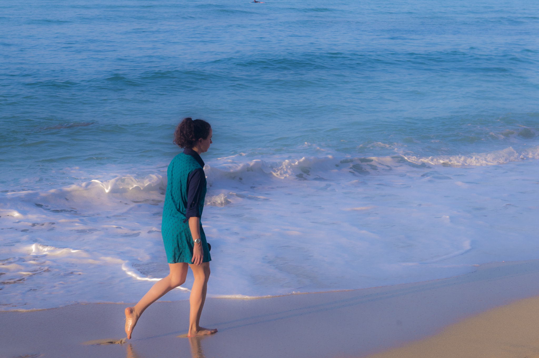 Nikon Df sample photo. Walk with wave photography