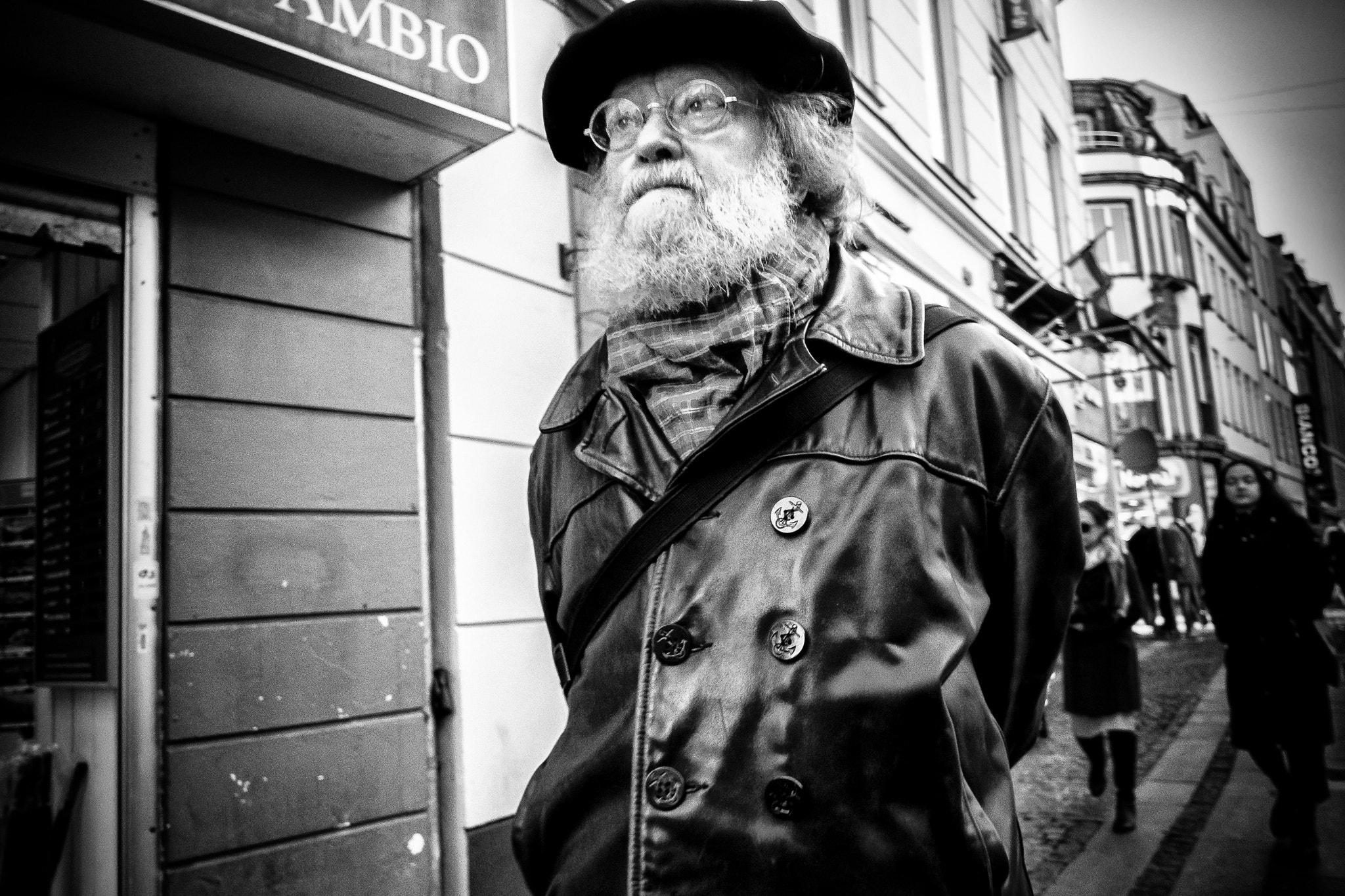 Fujifilm X-Pro2 + Fujifilm XF 18mm F2 R sample photo. Street portrait.. photography