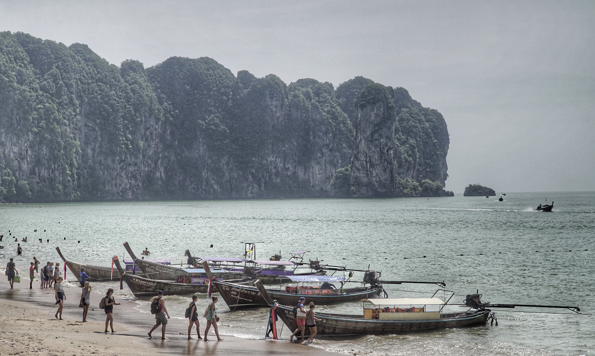 Sony a6300 + Sony E PZ 18-105mm F4 G OSS sample photo. Ao nang beach photography