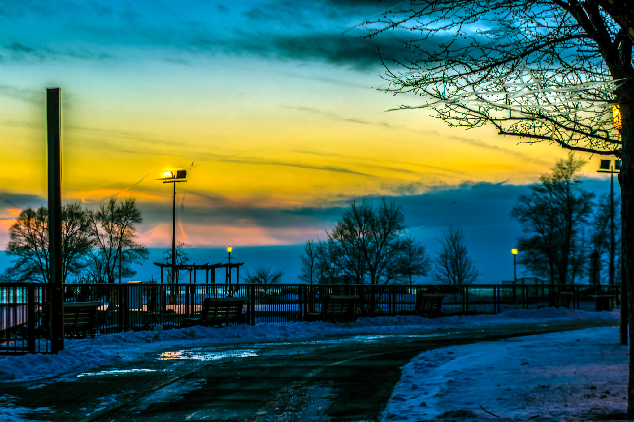Canon EOS 600D (Rebel EOS T3i / EOS Kiss X5) sample photo. Looking to the sunset photography