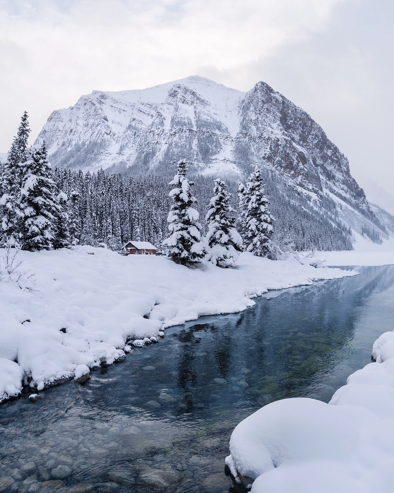 Nikon D4 + Nikon AF-S Nikkor 20mm F1.8G ED sample photo. Lake louise. banff. alberta. photography