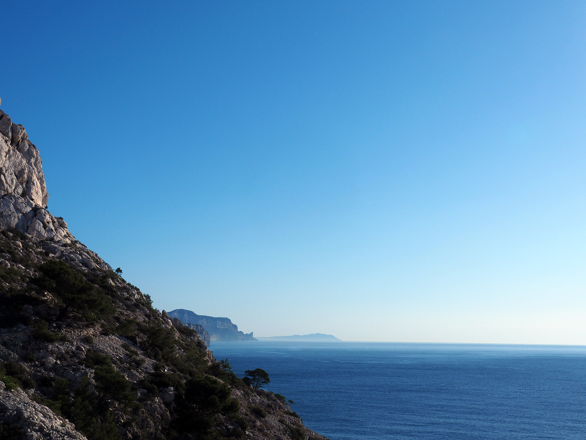 Olympus OM-D E-M5 II sample photo. Calanques de luminy photography