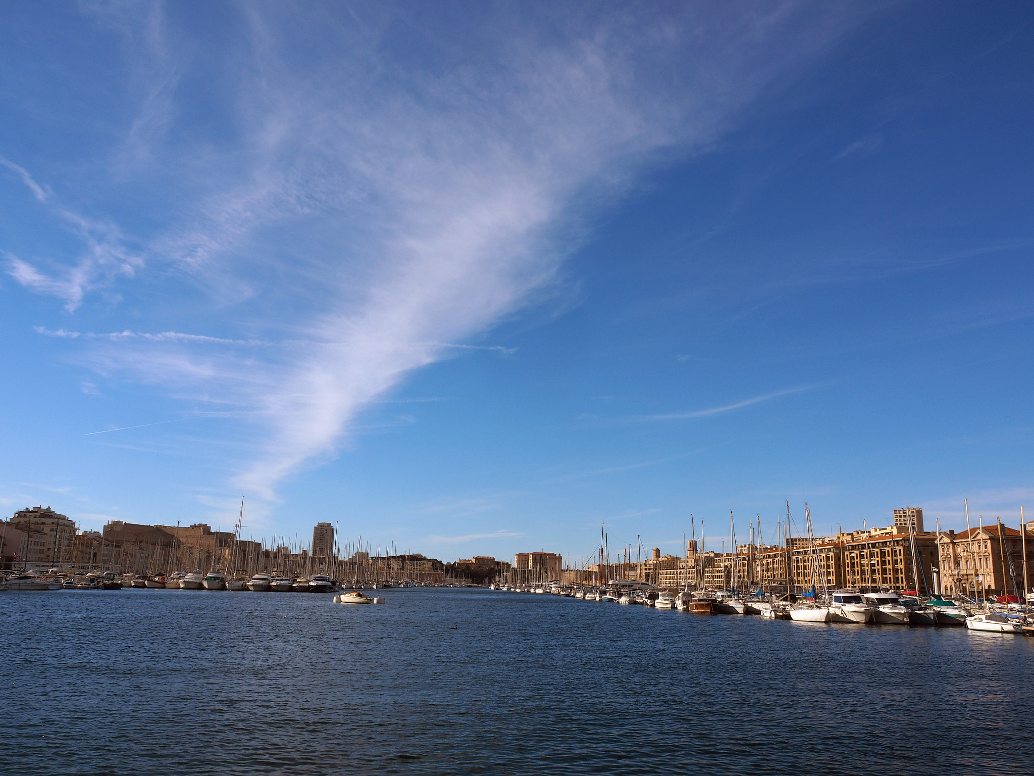 Olympus OM-D E-M5 II sample photo. Le vieux-port de marseille photography