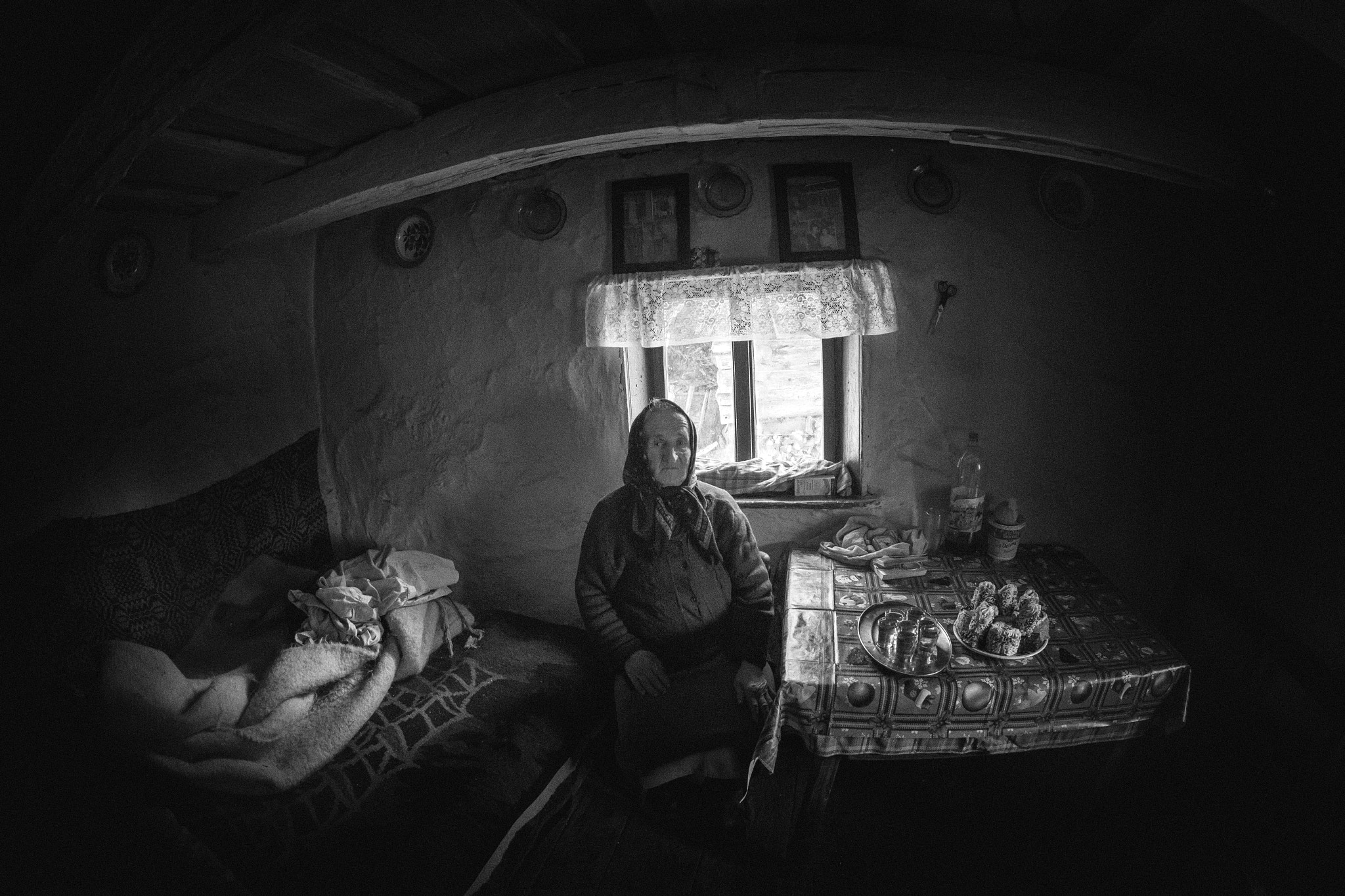 Canon EOS 6D + Canon EF 15mm F2.8 Fisheye sample photo. Old woman photography