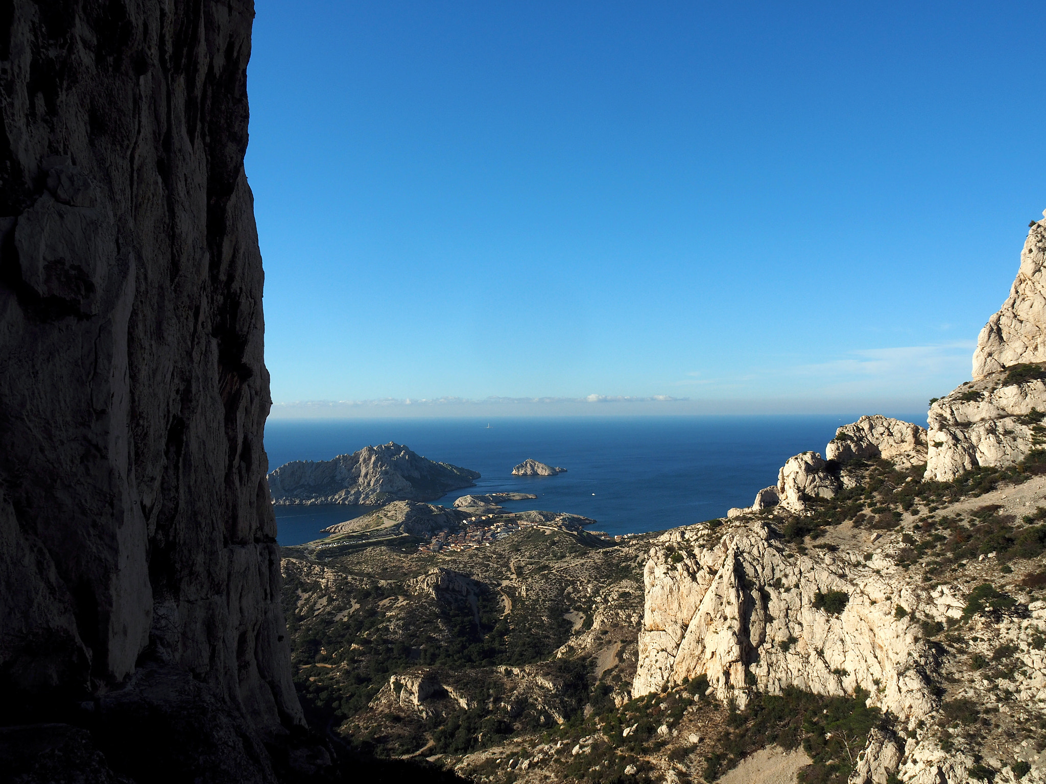Olympus OM-D E-M5 II sample photo. Above callelongue photography