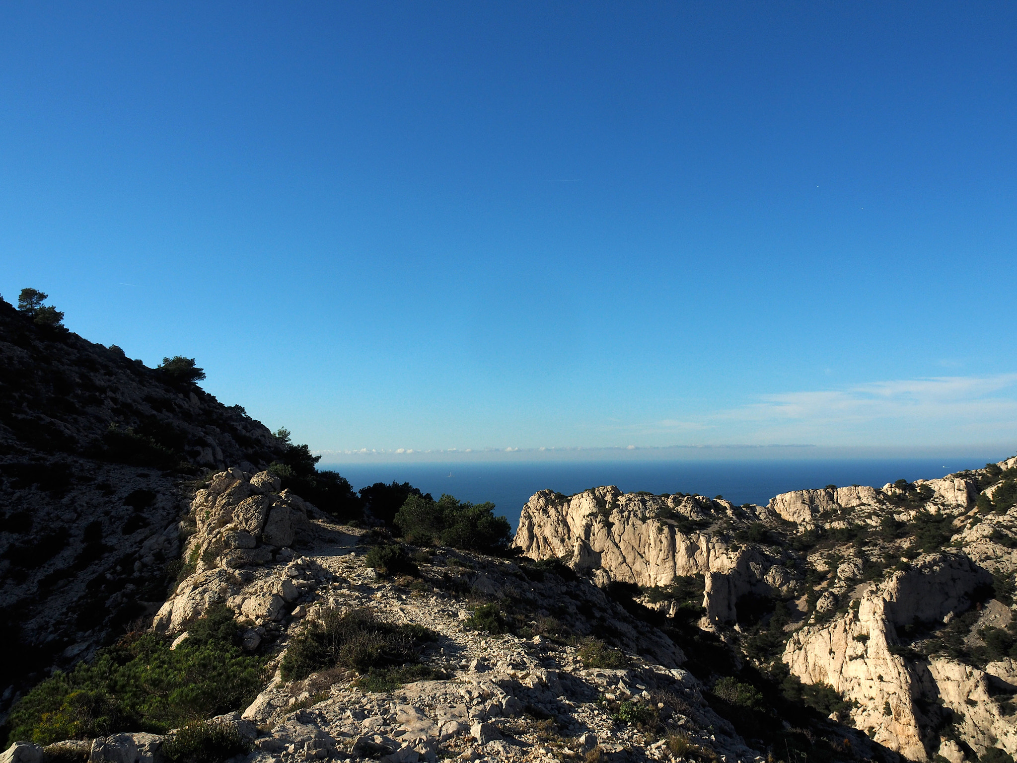 Olympus OM-D E-M5 II sample photo. On the ridge above callelongue photography